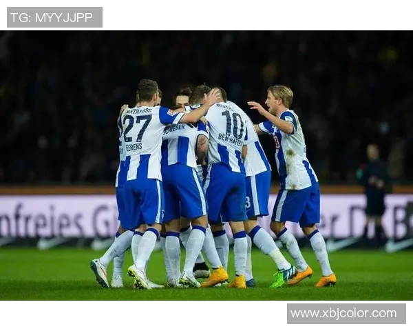 沙尔克04客场悲剧！奥格斯堡逆袭取胜，主场优势再现