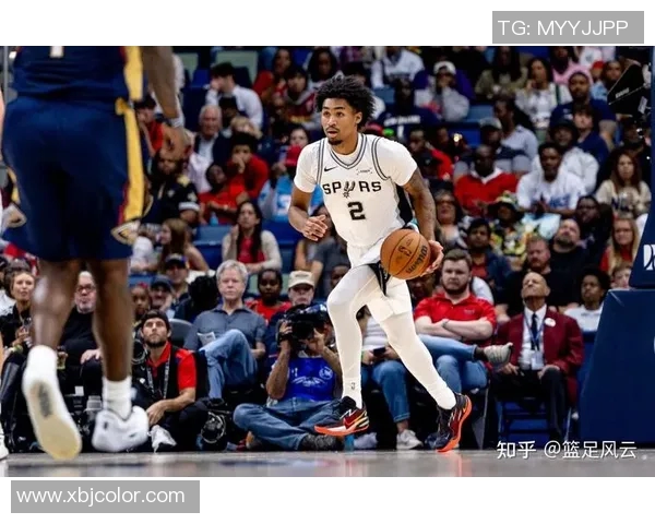 马刺队惨胜中国男篮,全新赛季备战提振士气 马刺队惨胜中国男篮,全新赛季备战提振士气