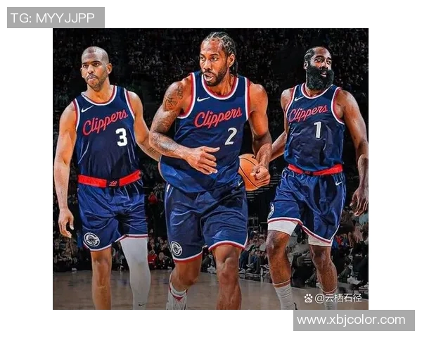 快船与勇士激战正酣10月25日NBA焦点对决引发球迷热议 快船与勇士激战正酣10月25日NBA焦点对决引发球迷热议