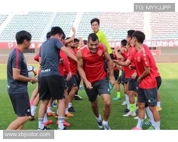 梅县铁汉与延边富德的激烈对决展现足球魅力与团队精神的完美结合