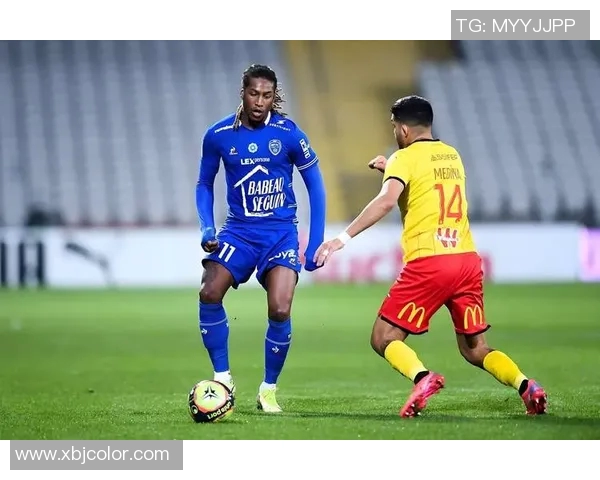 华盛顿联主场迎战亚特兰大球队争夺关键三分之战